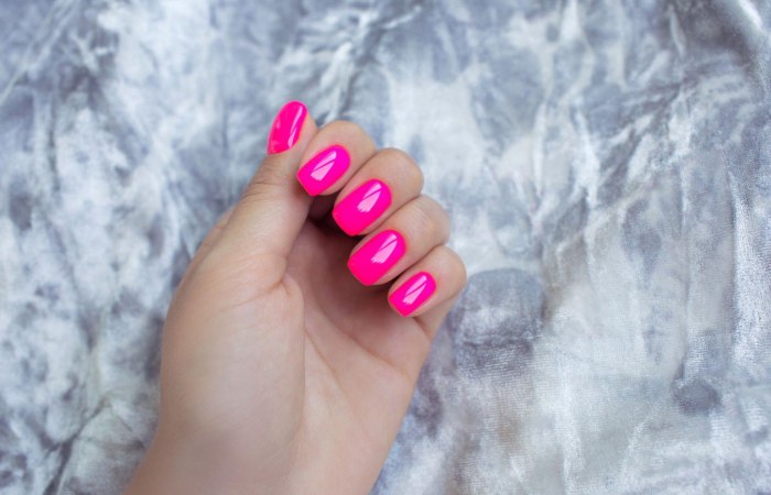 1.Neon Pink bright summer nails