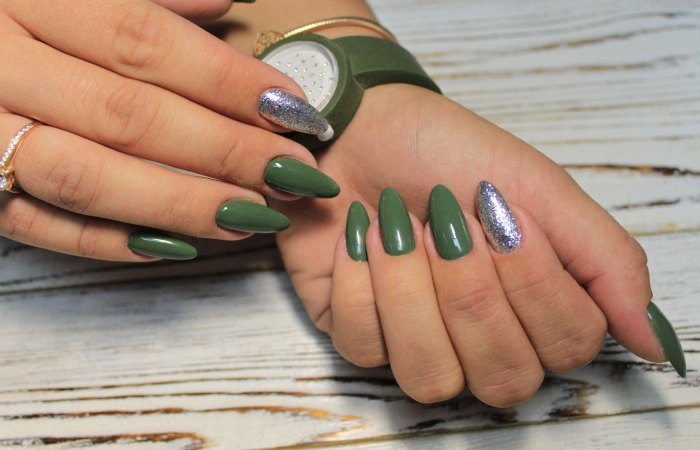 Adding Accents to Your Green Nail Designs