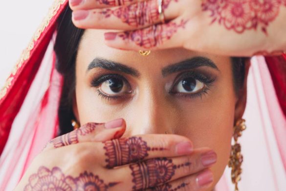 Mehndi Poses For Bride – The Complete Guide