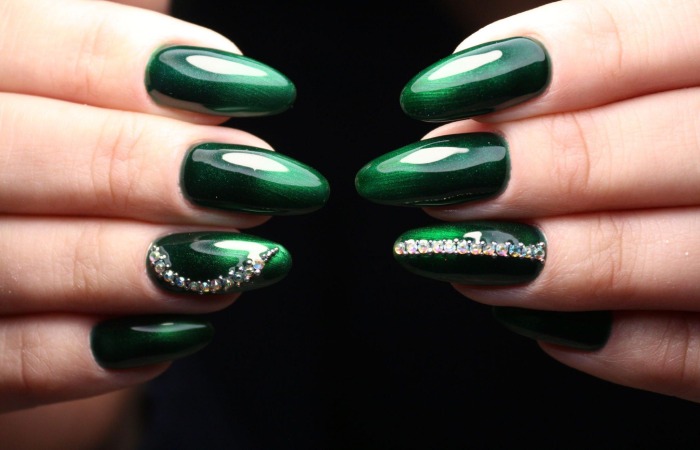 Styling Tips for Different Green Nail Designs