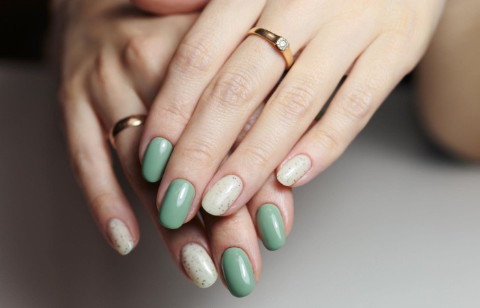 What Are the Latest Green Nail Designs_