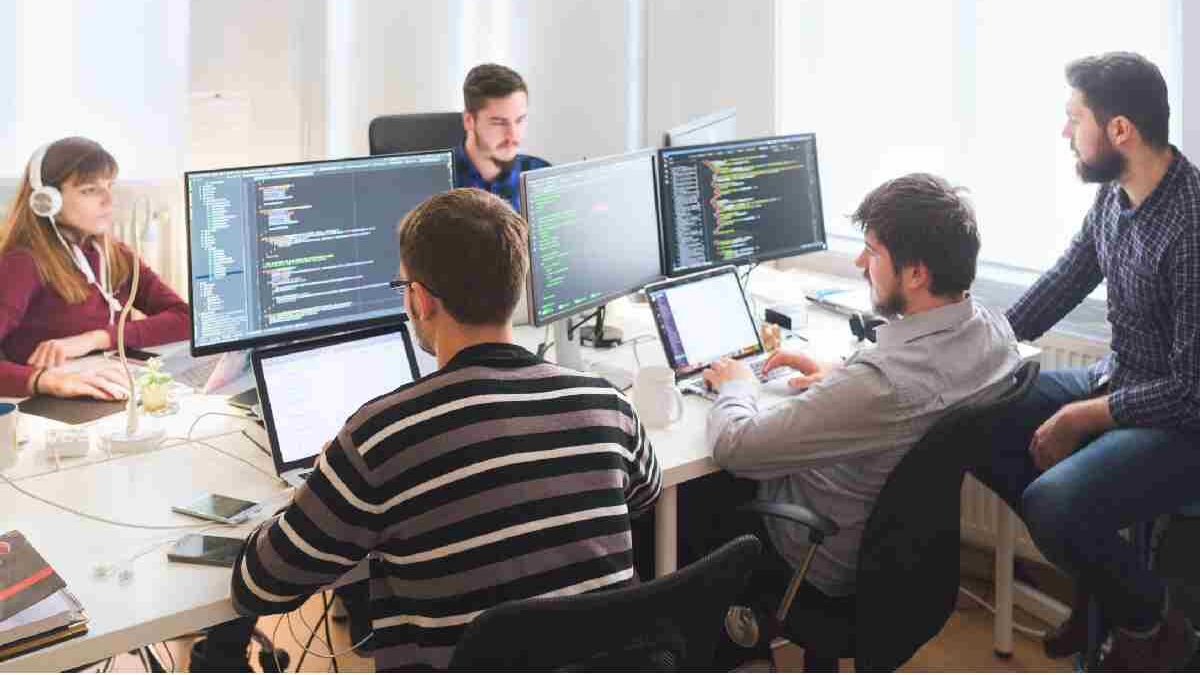 Series A Startup Guide to Outsourcing Software Engineers