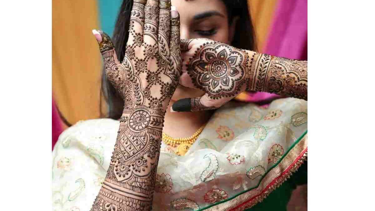 Mehndi Poses For Bride – The Complete Guide