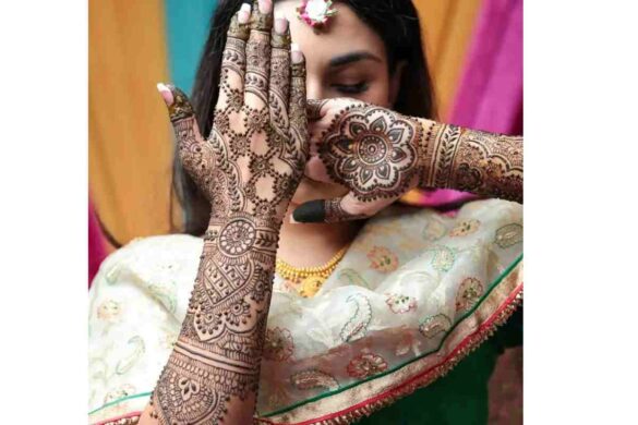 Mehndi Poses For Bride